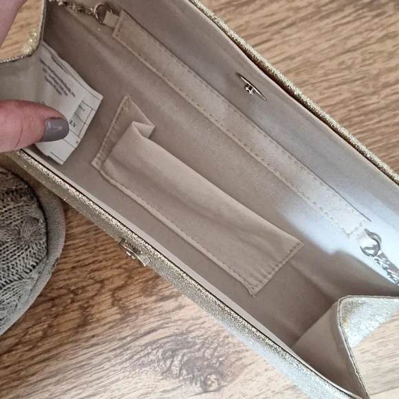 Purse - Picture 2 of 3